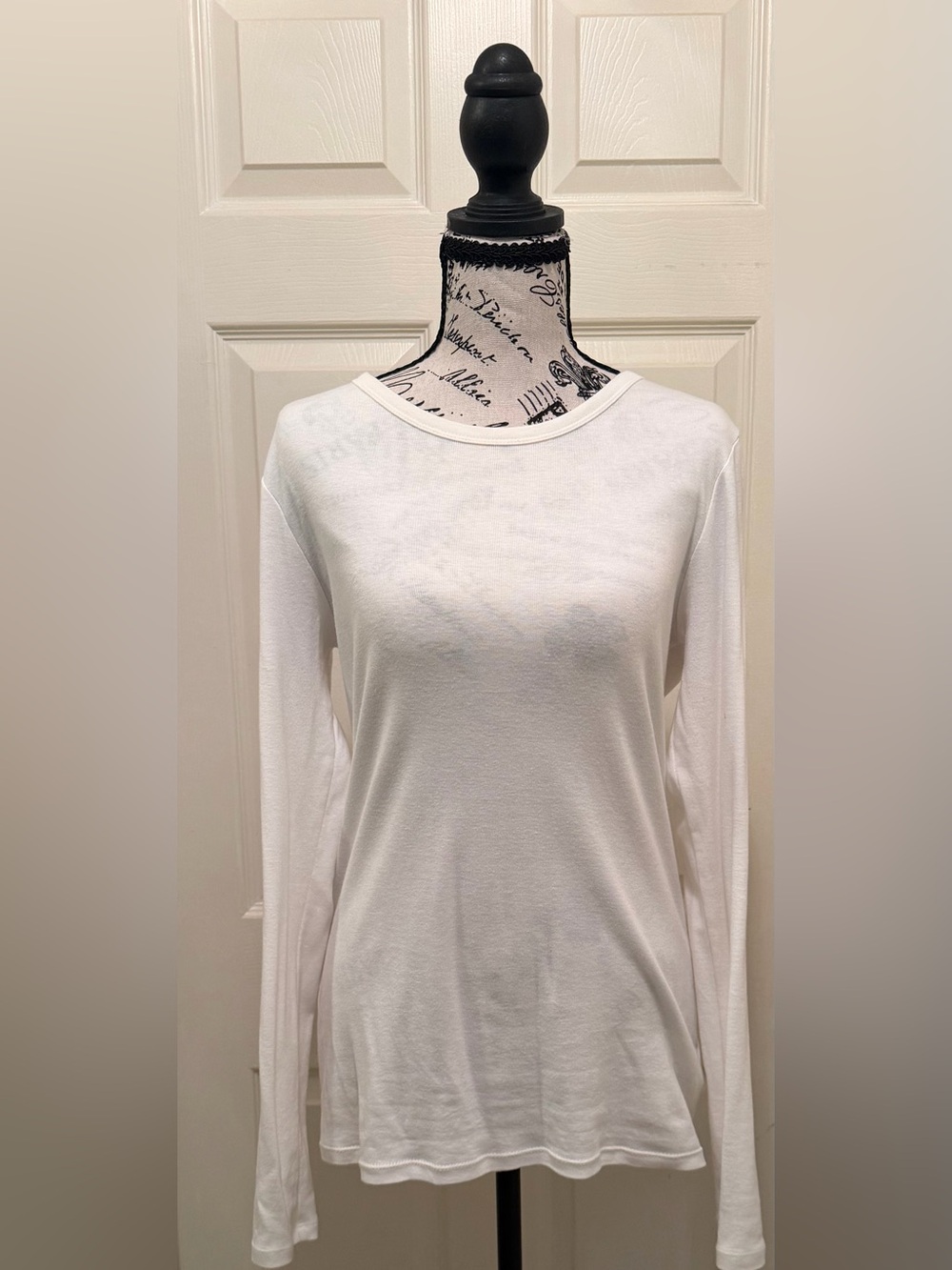 GAP Women's Long Sleeve Scoop Neck Top - White